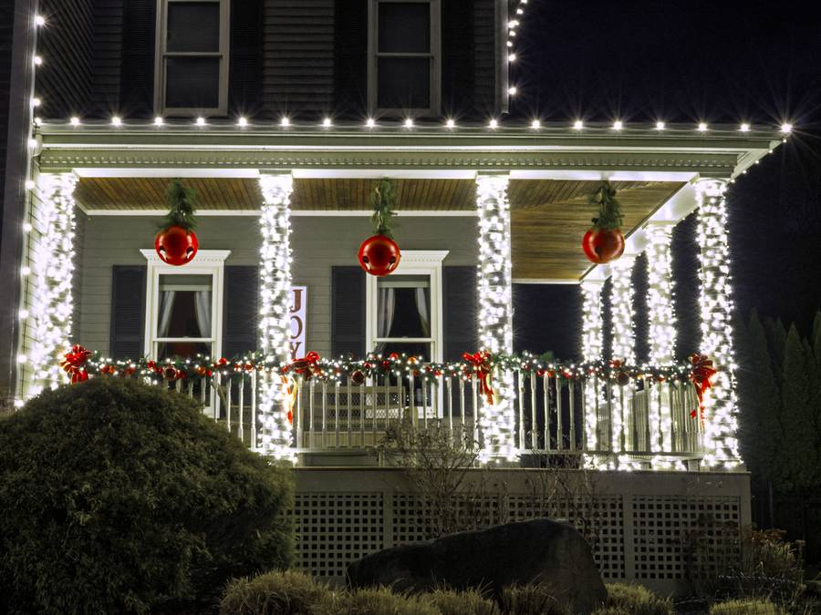 Holiday porch and entry lighting display